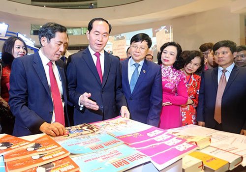 Chủ tịch nước Trần Đại Quang thăm các gian trưng bày